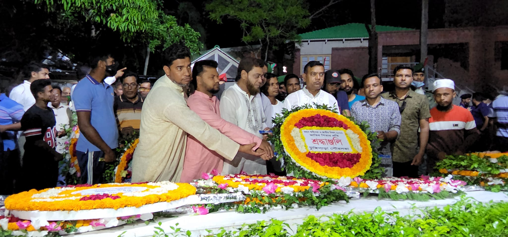 ২৬ মার্চে স্বাধীনতা দিবসের প্রথম প্রহরে জাতির পিতা বঙ্গবন্ধুর সমাধিতে টুঙ্গিপাড়া পৌরসভার শ্রদ্ধা নিবেদন।